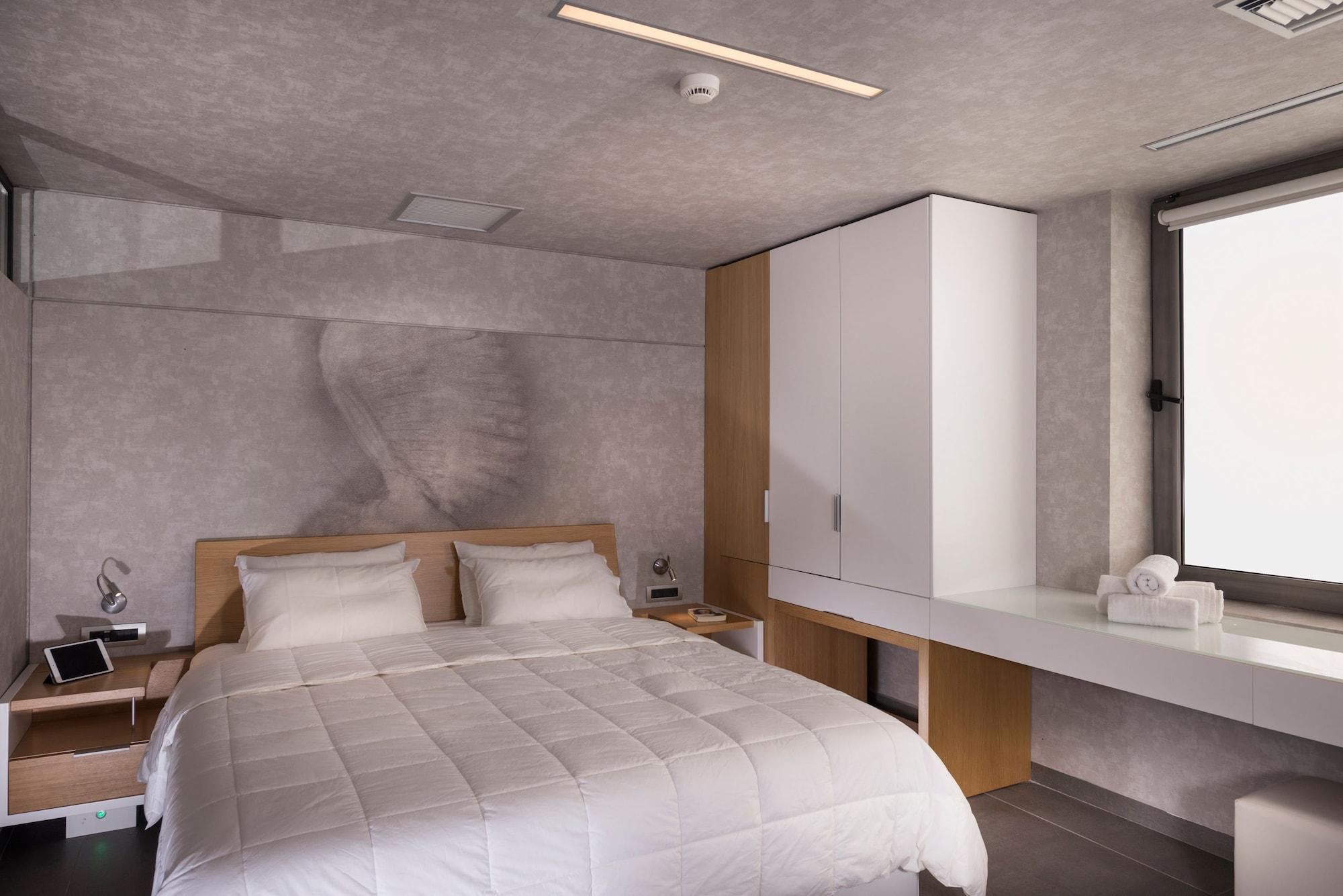 Icarus Hotel Kalamaki エクステリア 写真