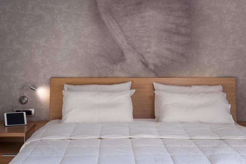 Icarus Hotel Kalamaki エクステリア 写真