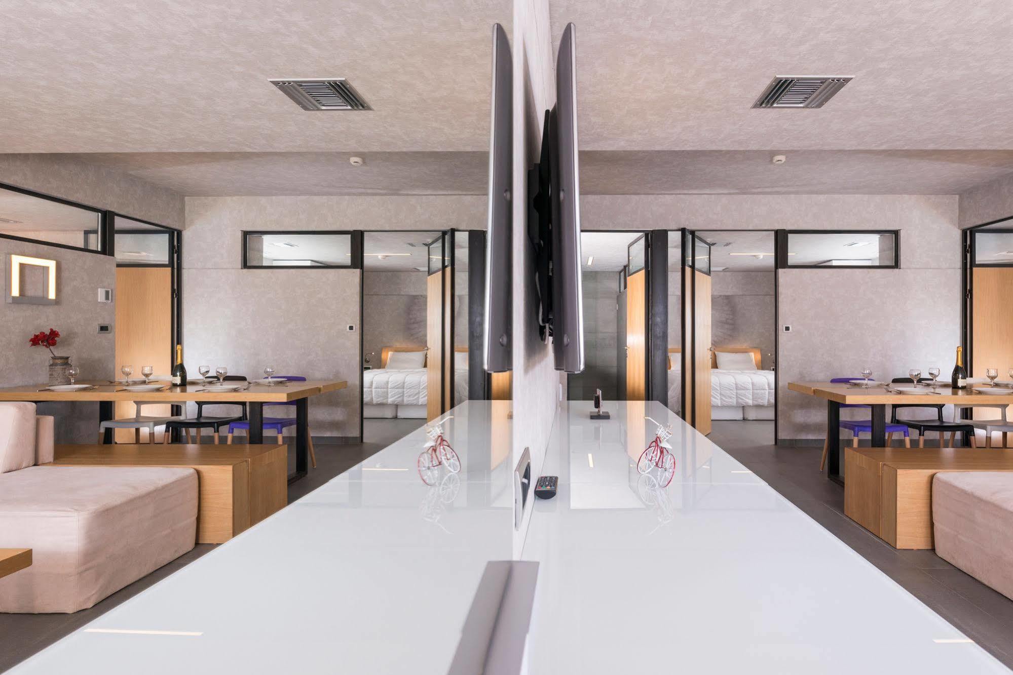 Icarus Hotel Kalamaki エクステリア 写真